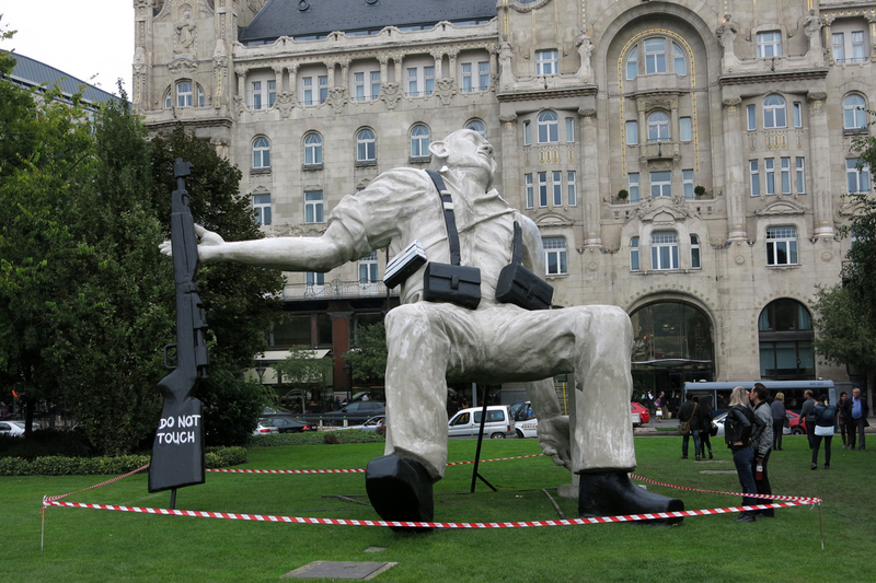 Illustration for article titled To Whom It May Concern: Please Remove This Ugly Piece of Sh.. Art From The Middle of Budapest